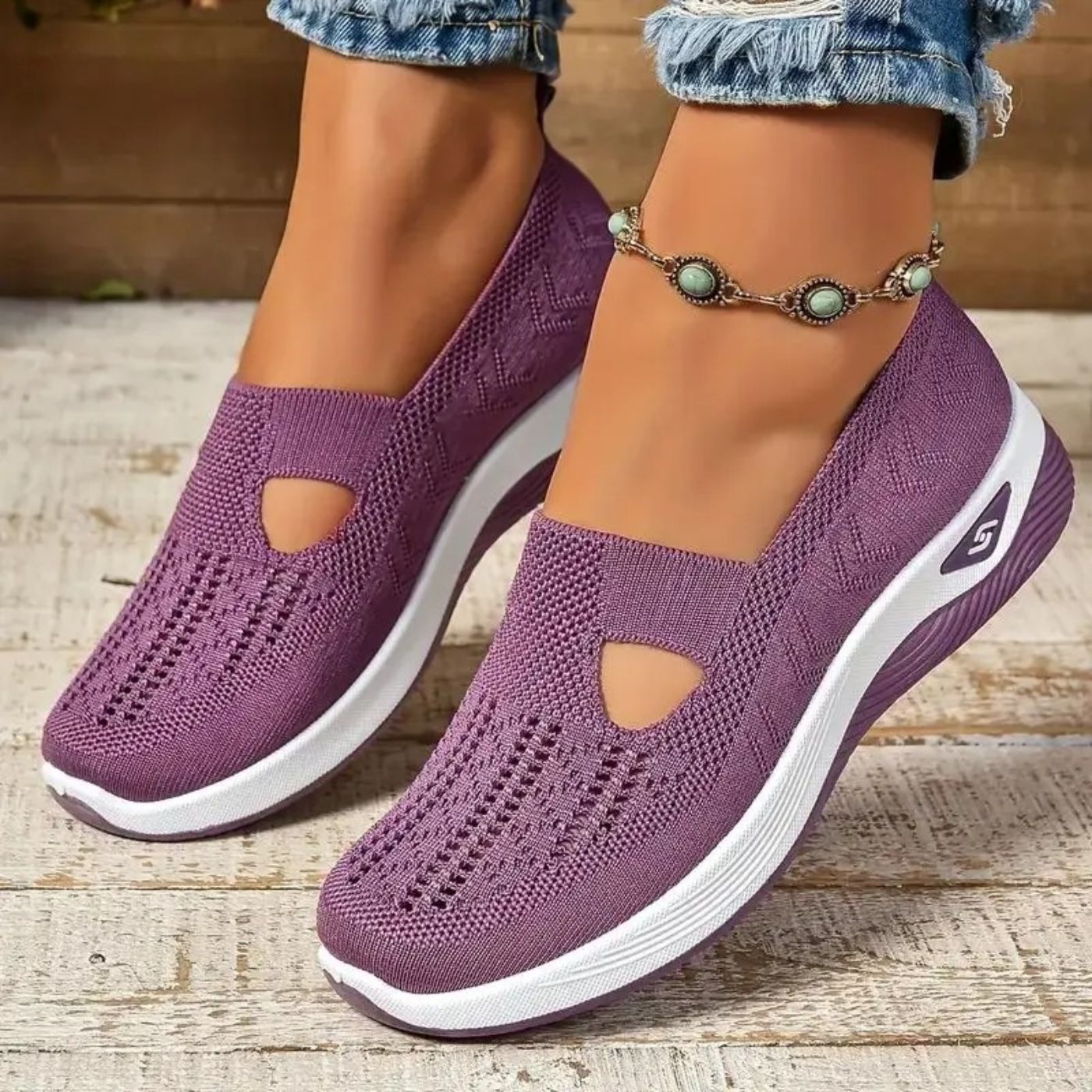 SoraStride™ — Cushioned Support for Confident Steps
