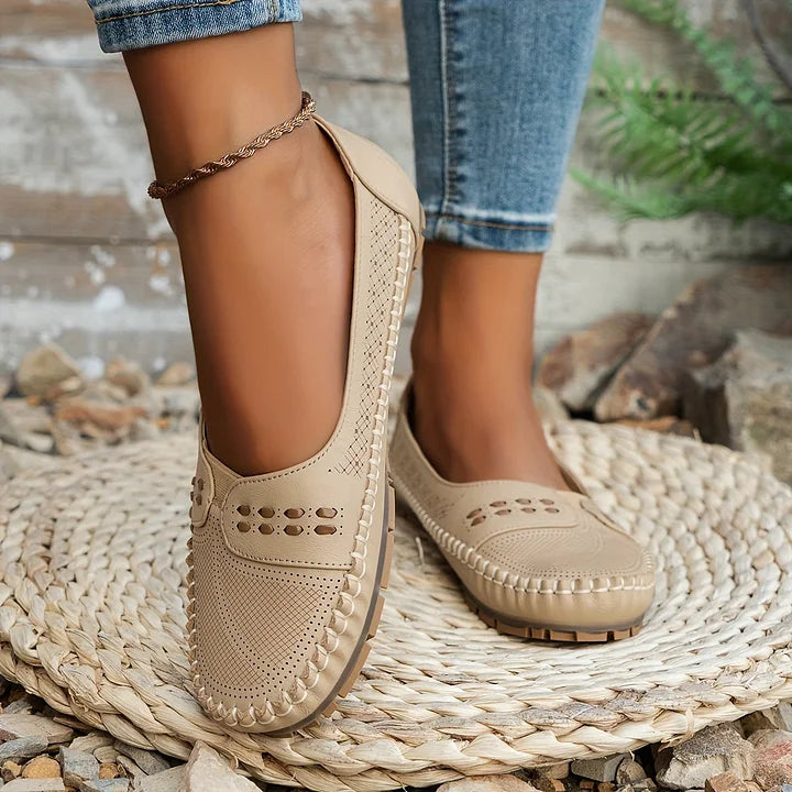 VerenaStride™ — Cushioned Support, Sleek Everyday Style