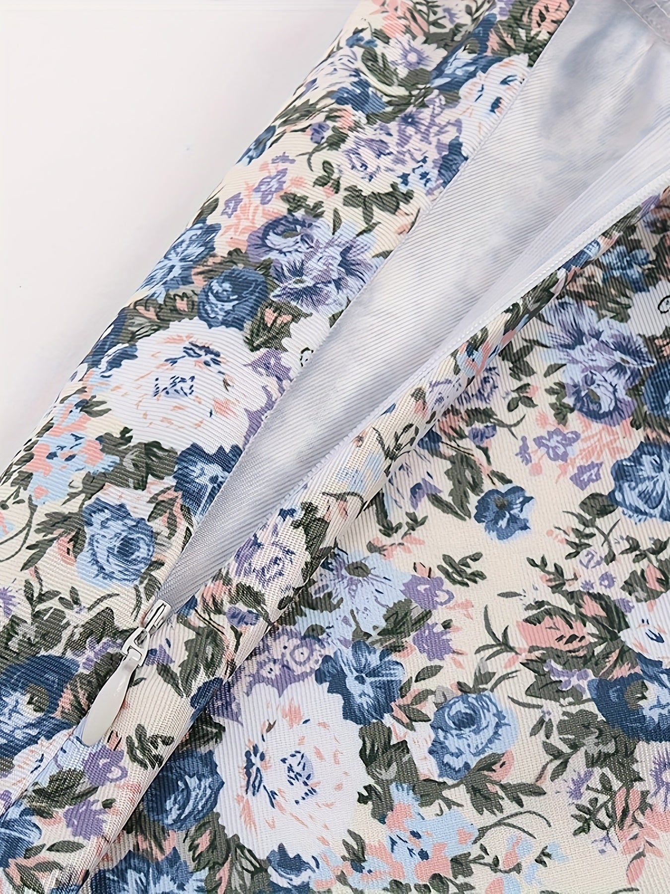 AlpineVibe – Authentic Bavarian Floral Dirndl Dress with Lace-Up Detail