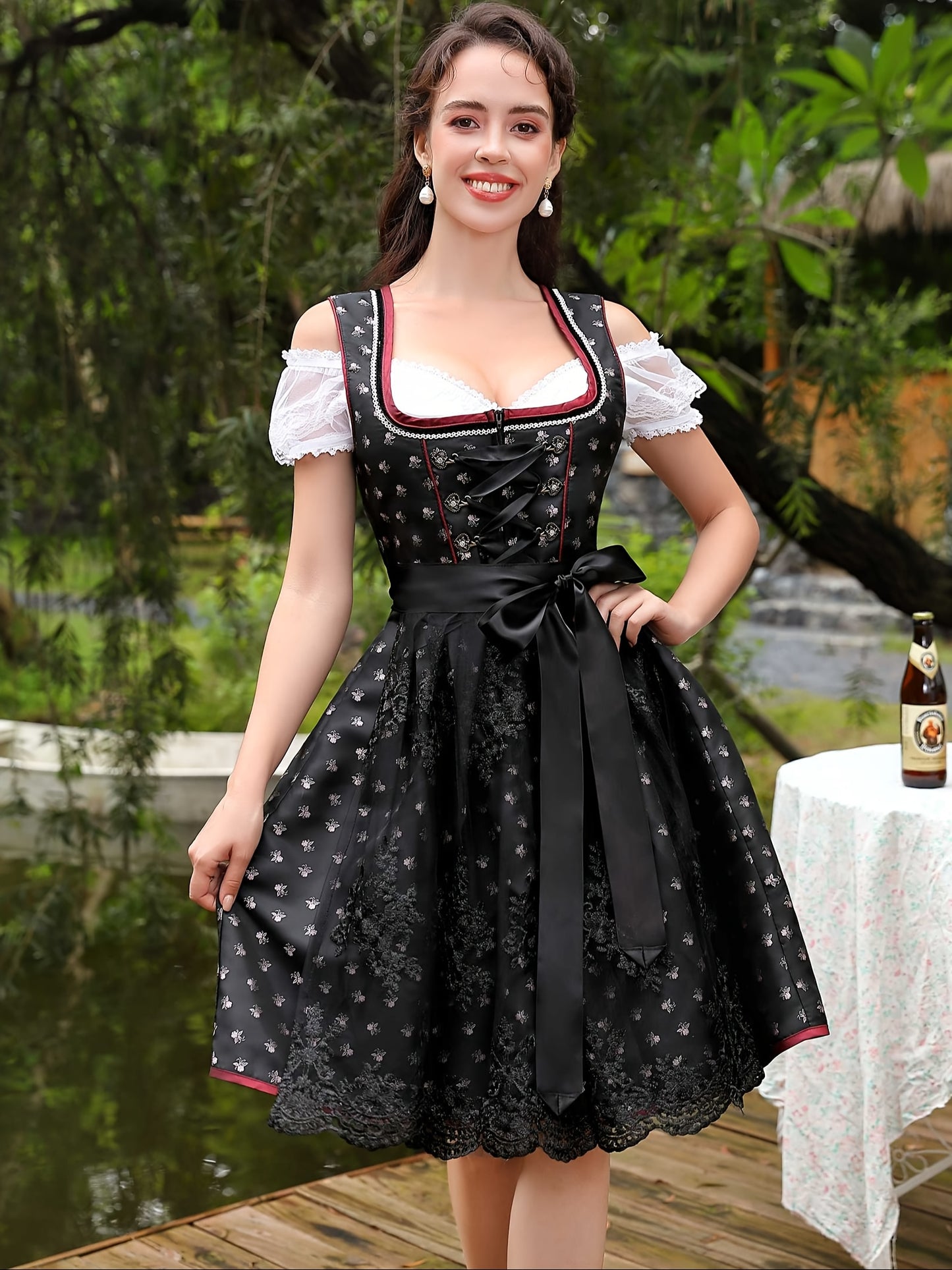 Vintage Black Floral Dirndl – Elegant Traditional Dress with Lace Apron