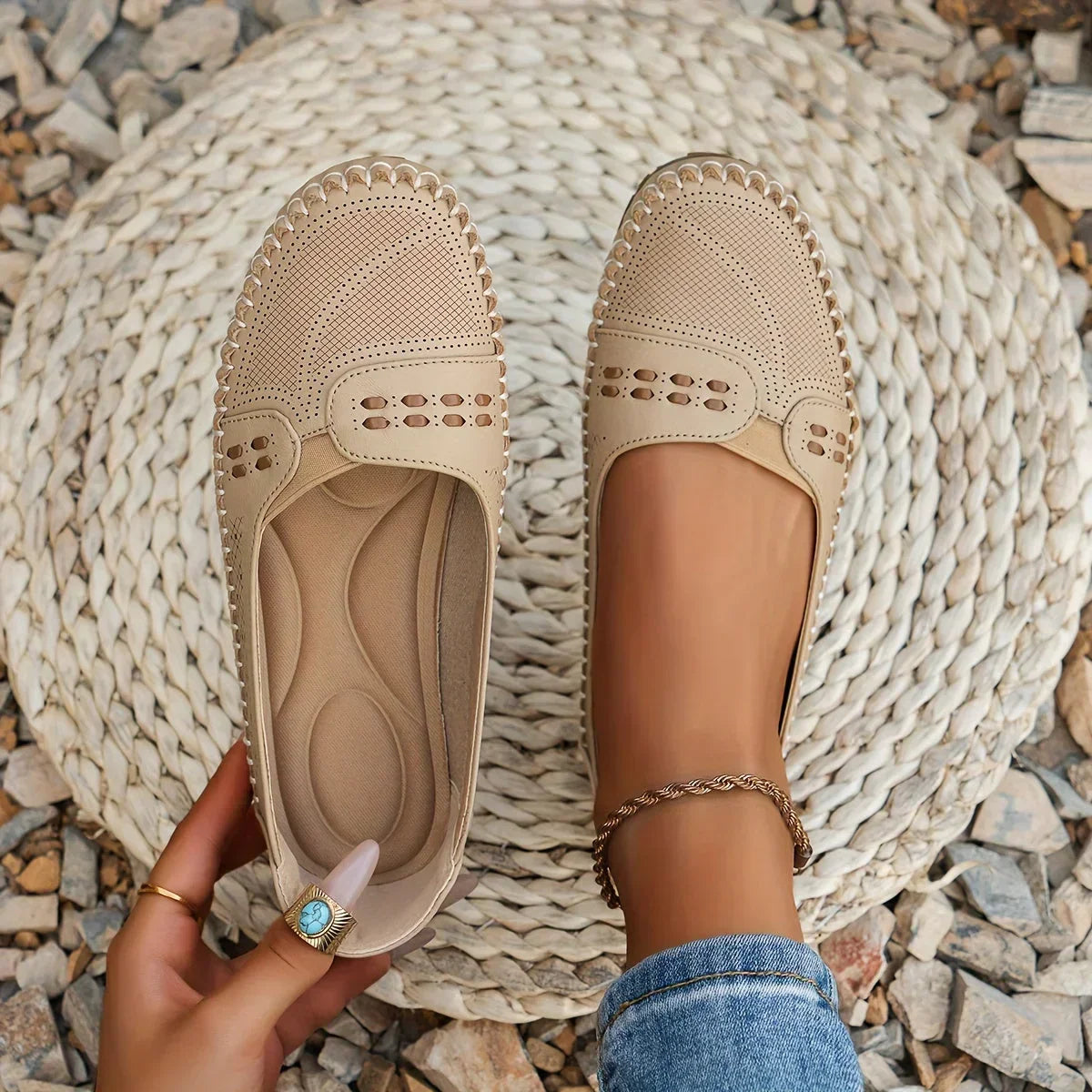 VerenaStride™ — Cushioned Support, Sleek Everyday Style