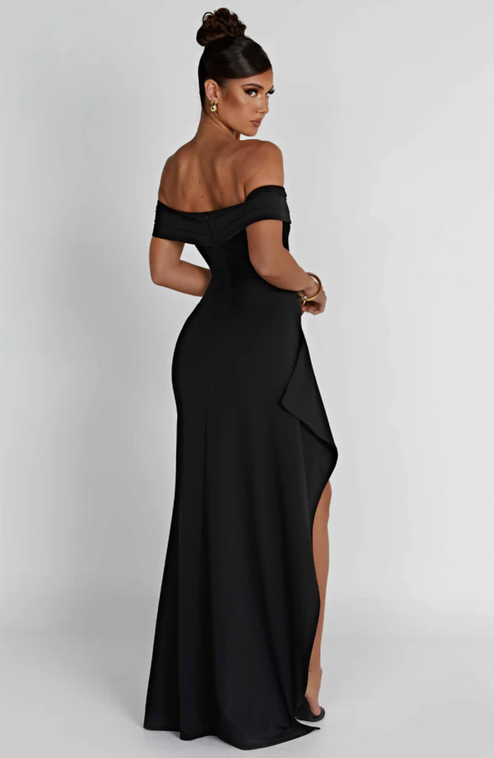 AureliaWave™ — Sculpted Elegance with Flowing Grace