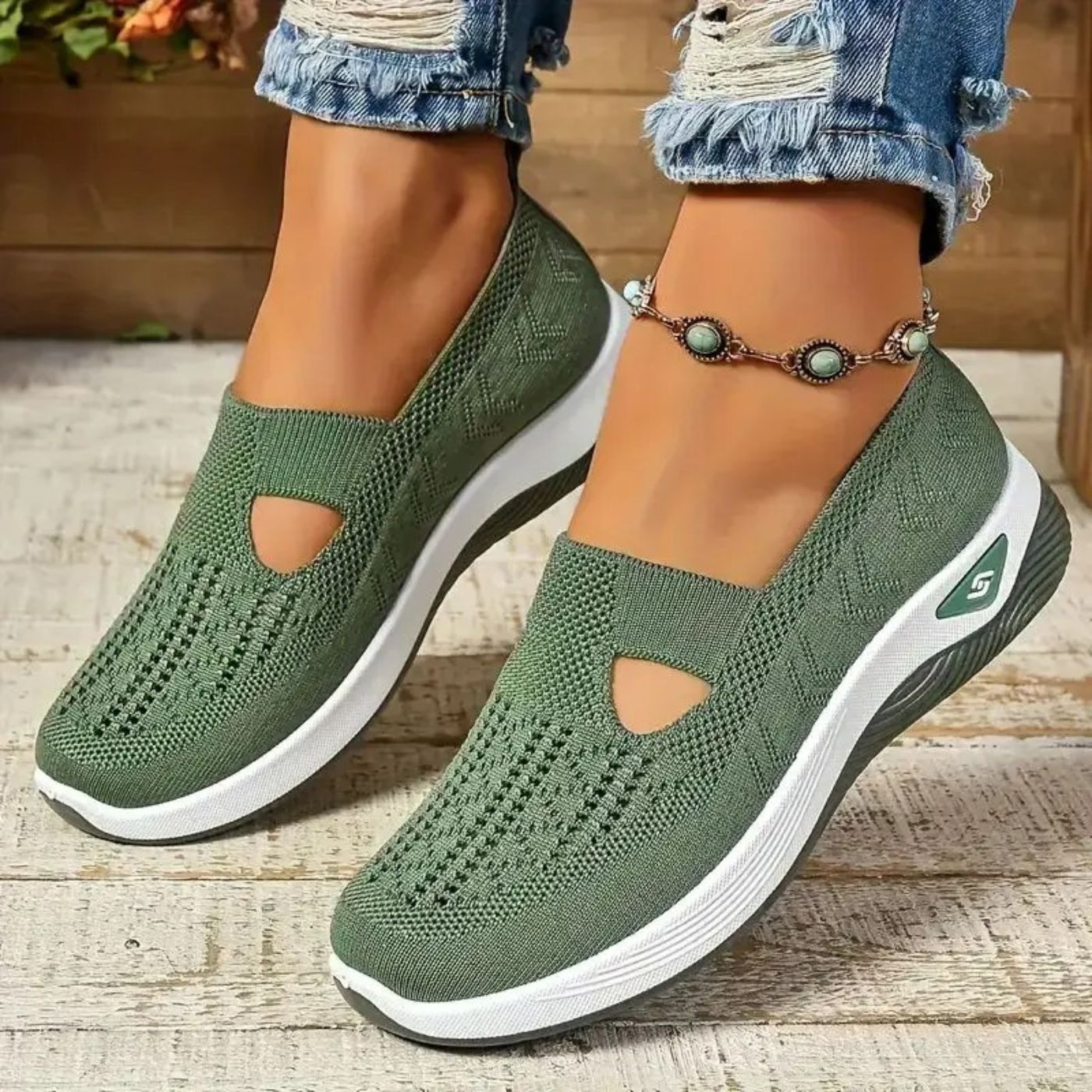 SoraStride™ — Cushioned Support for Confident Steps