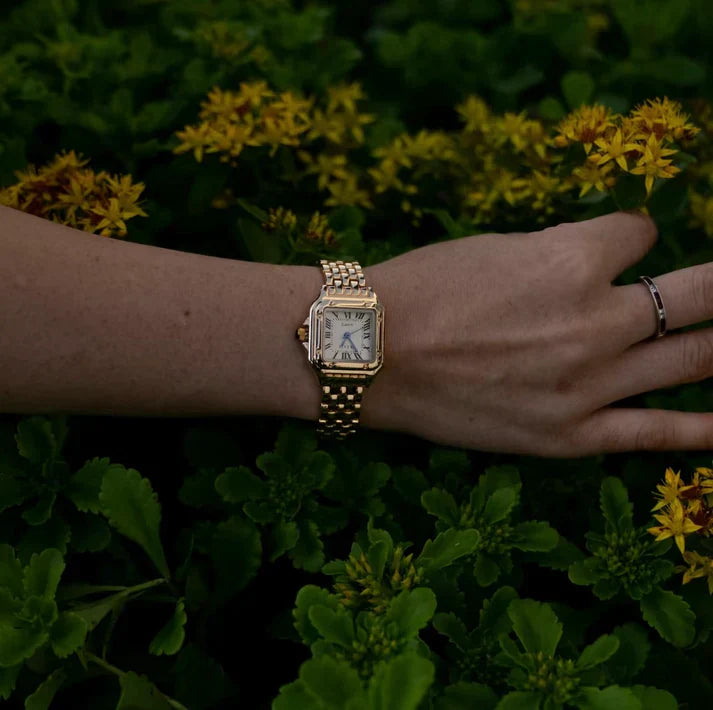 Adjustable Elegance™ — Timeless Shine, Effortless Fit