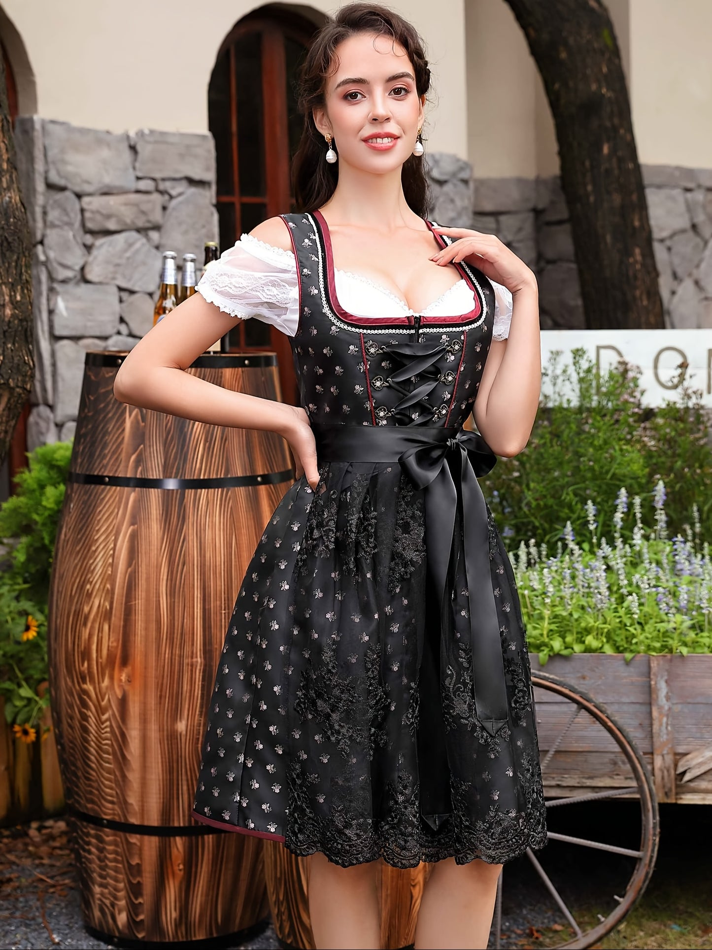 Vintage Black Floral Dirndl – Elegant Traditional Dress with Lace Apron