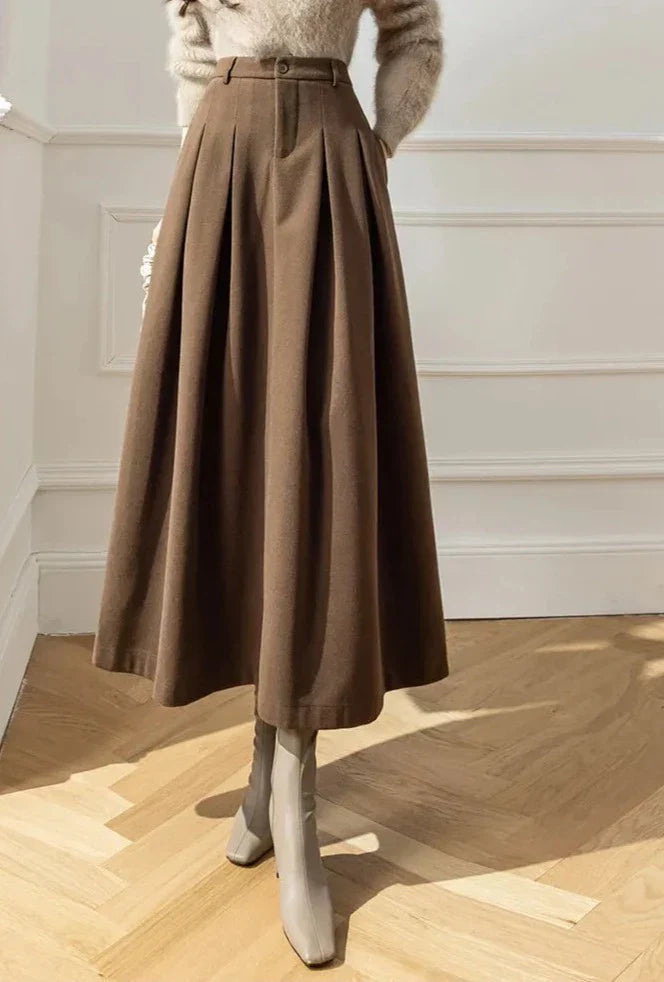 Wolle Röcke™ — Sculpted Warmth Meets Timeless Elegance