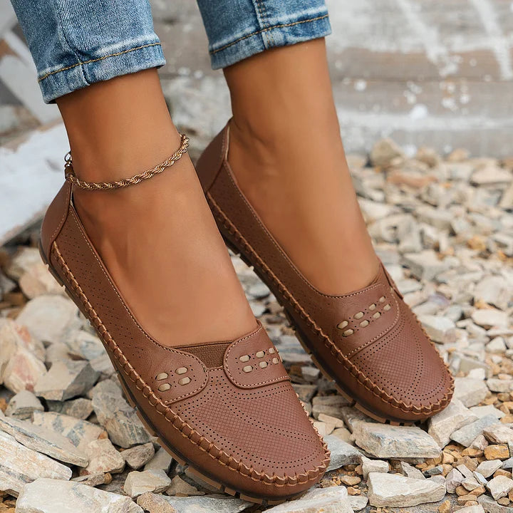VerenaStride™ — Cushioned Support, Sleek Everyday Style