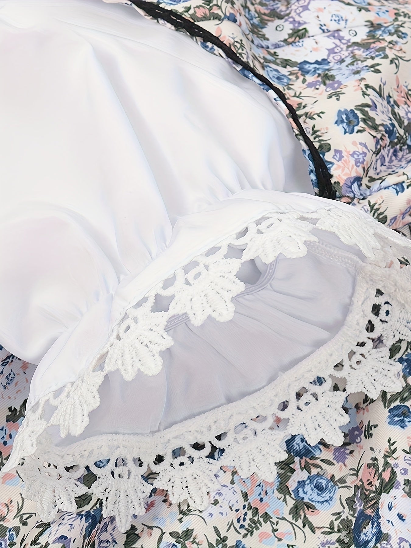 AlpineVibe – Authentic Bavarian Floral Dirndl Dress with Lace-Up Detail