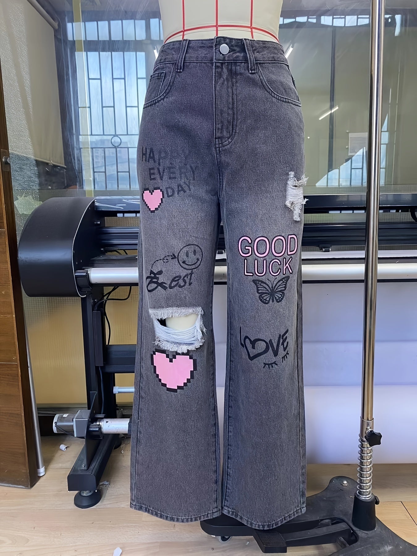 TrendFlex Jeans – High-Waist Wide-Leg Denim with Bold Graphic Prints