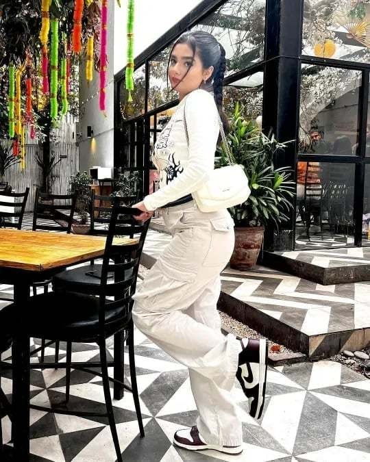 Eleni Adjustable Cargo Pants — Sculpted Comfort, All Day