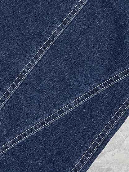 High-Waisted Flared Jeans – Medium Wash Denim with Leg-Lengthening Stitching