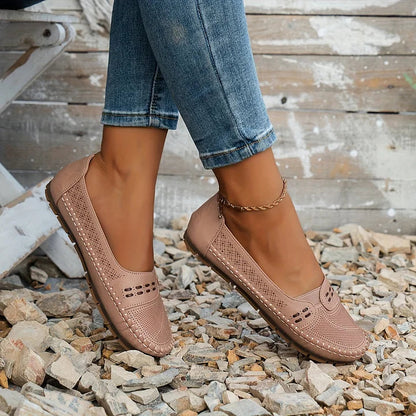 VerenaStride™ — Cushioned Support, Sleek Everyday Style