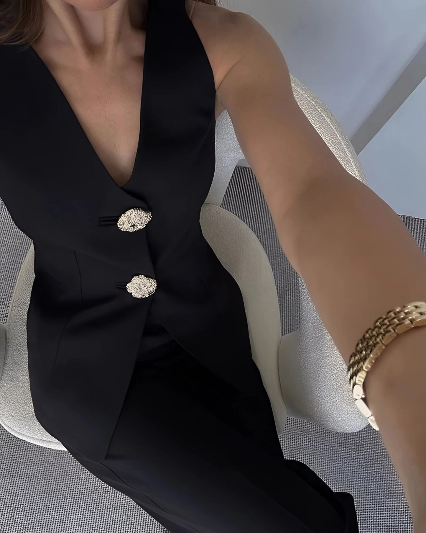 MirovaEdge™ — Asymmetric Elegance, Tailored Confidence