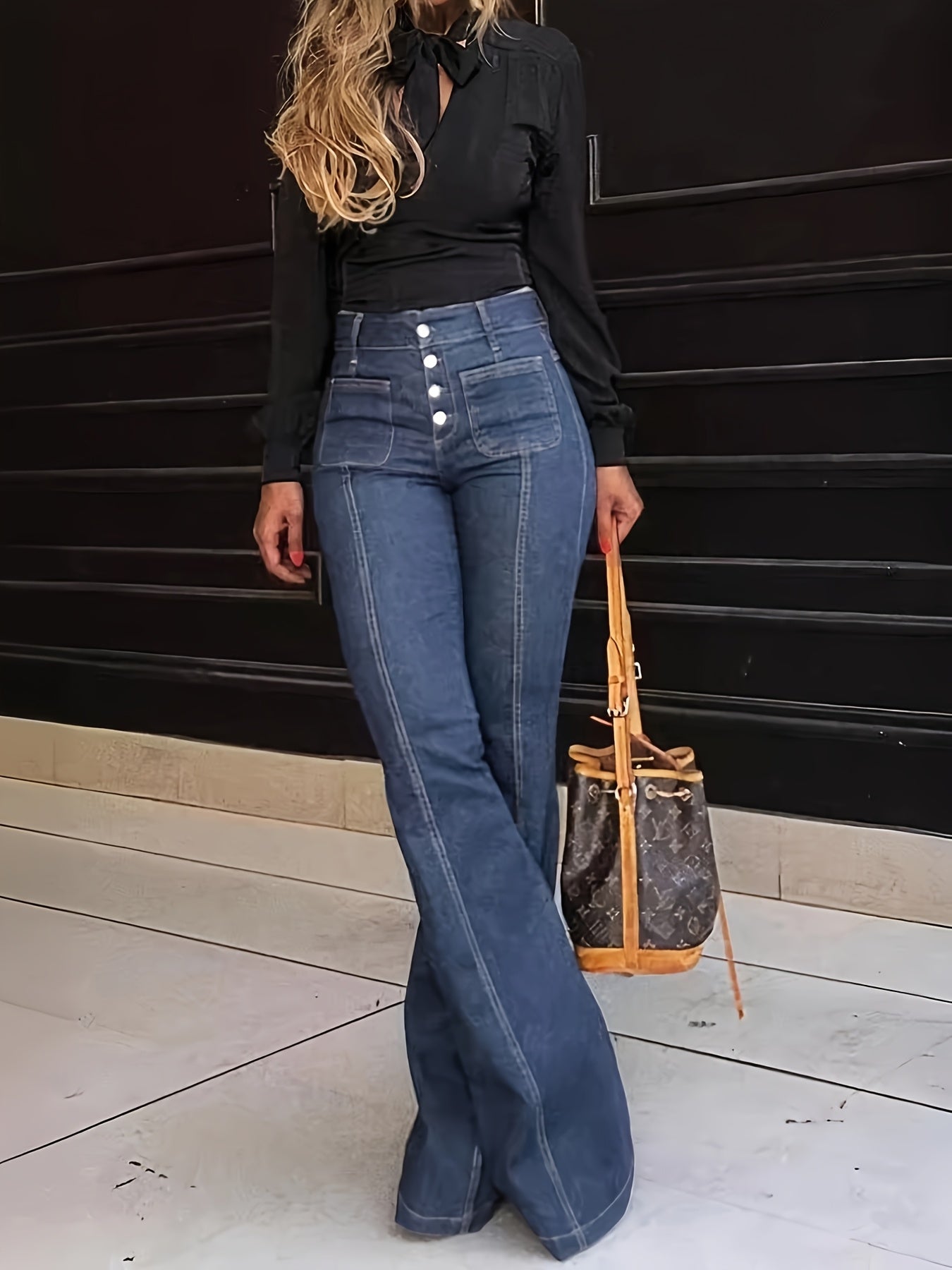 Retro High-Rise Wide-Leg Jeans – Figure-Flattering Vintage Denim with Button Details
