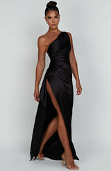 LioraOne™ Maxi Dress — Sculpted Elegance, Effortless Grace