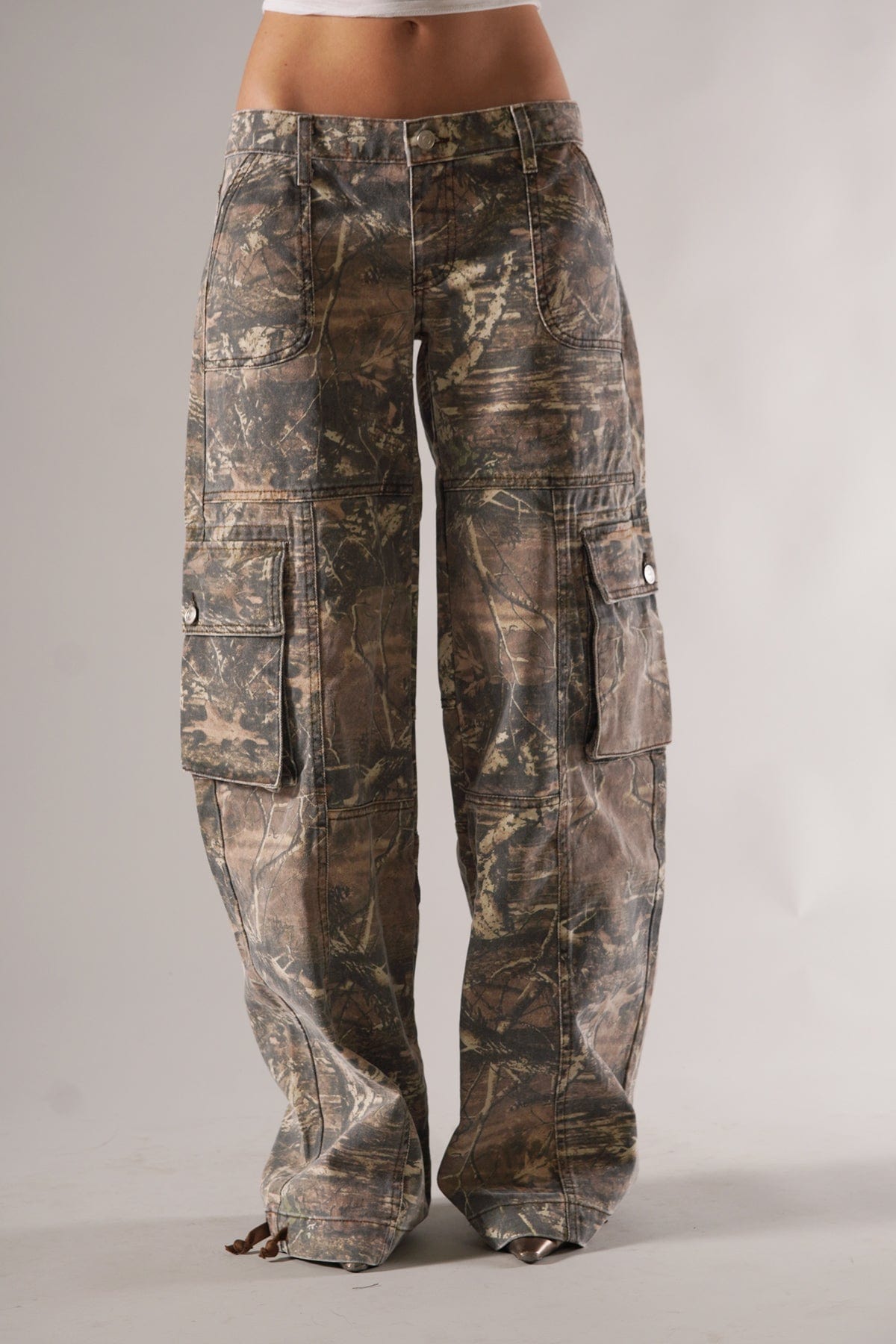Unisex Camo Cargo Pants — Effortless Edge Style