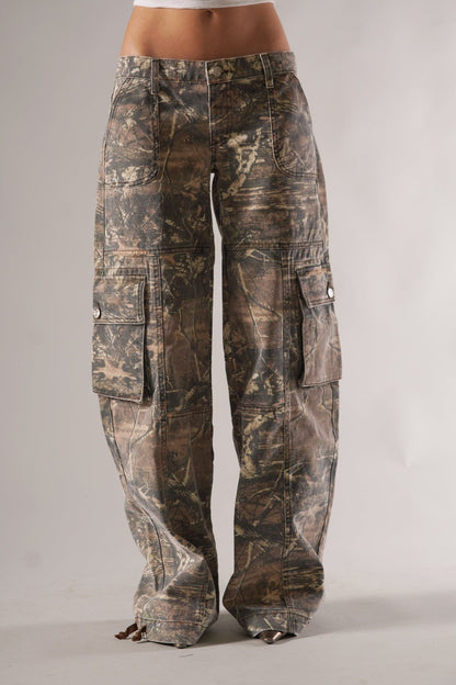 Unisex Camo Cargo Pants — Effortless Edge Style