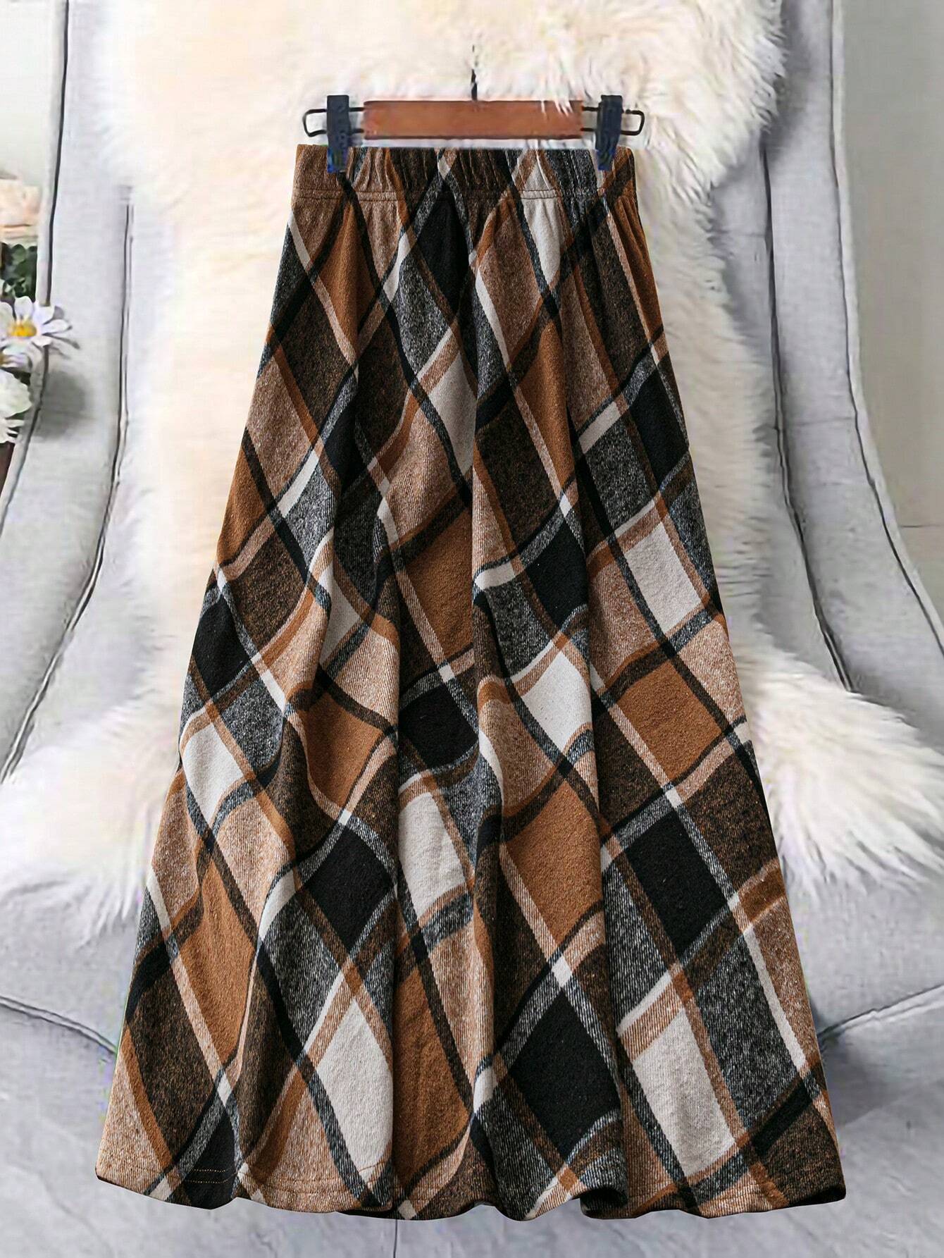 LioraCurve™ Skirt — Flattering Comfort, Effortless Style