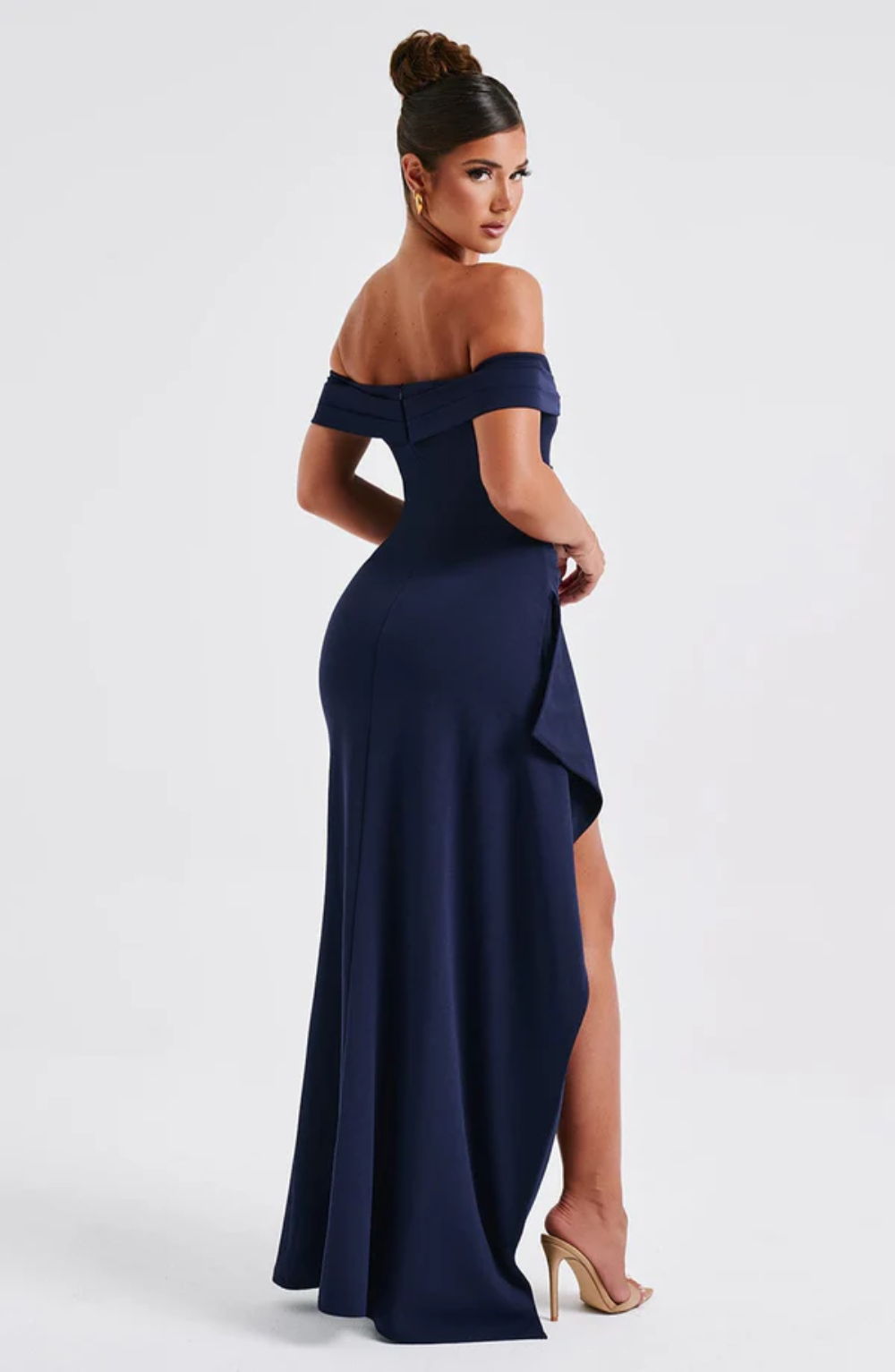 AureliaWave™ — Sculpted Elegance with Flowing Grace