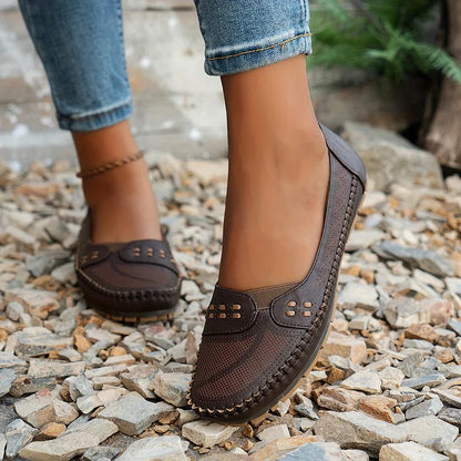 VerenaStride™ — Cushioned Support, Sleek Everyday Style