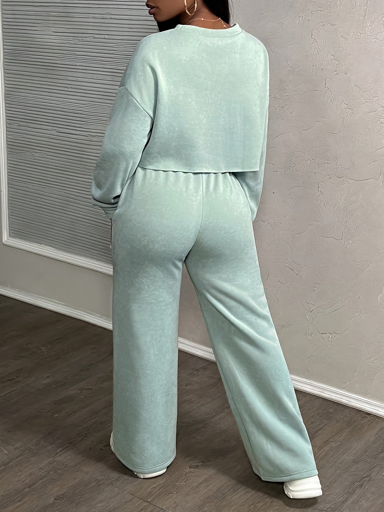 Damensweatshirt und Hosen mit weitem Bein im Lounge-Set | Übergroßes, kurz geschnittenes Oberteil | Kordelzugbund | Vordertaschen | 100 % Polyester | Herbst Winter