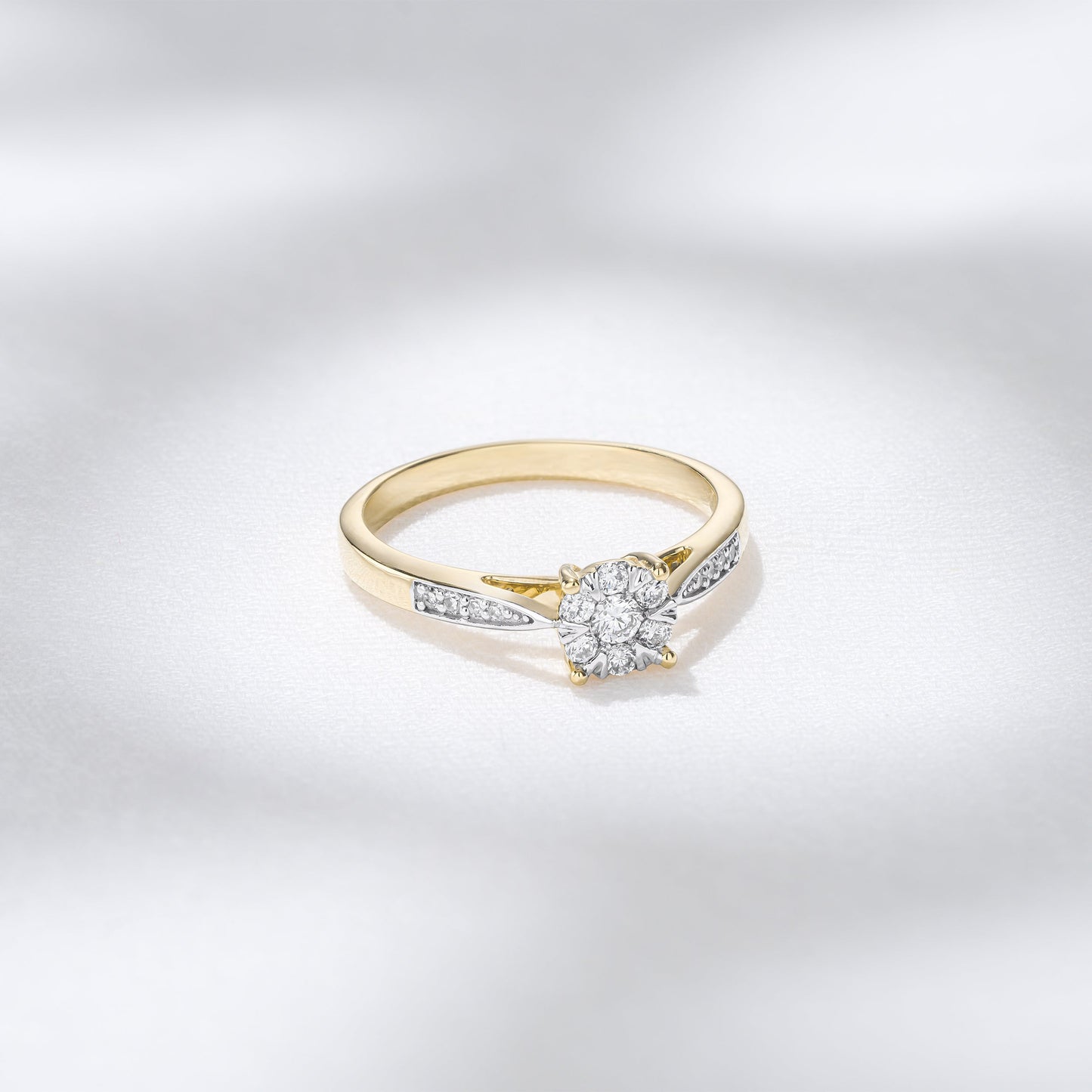 Lab-Grown Diamond Cluster Ring™ — Sustainable Sparkle, Effortless Glamour