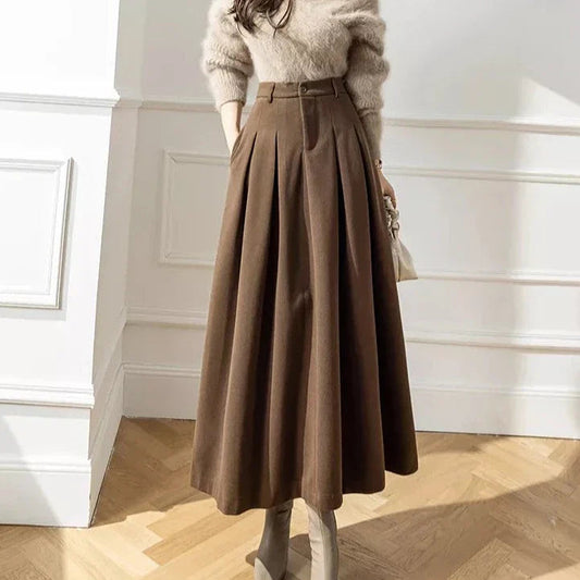 Wolle Röcke™ — Sculpted Warmth Meets Timeless Elegance