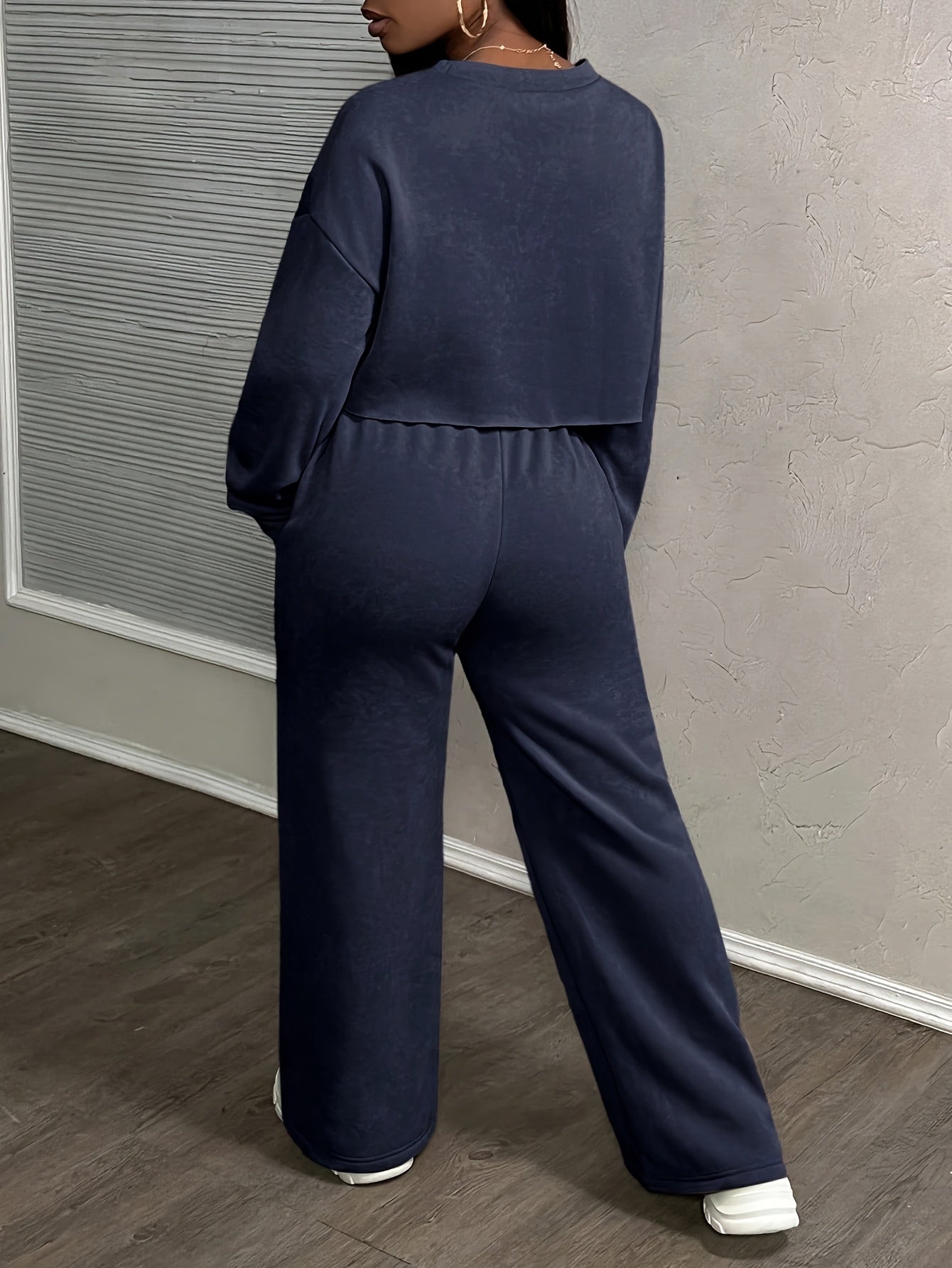 Damensweatshirt und Hosen mit weitem Bein im Lounge-Set | Übergroßes, kurz geschnittenes Oberteil | Kordelzugbund | Vordertaschen | 100 % Polyester | Herbst Winter