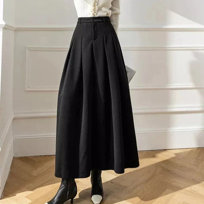 Wolle Röcke™ — Sculpted Warmth Meets Timeless Elegance