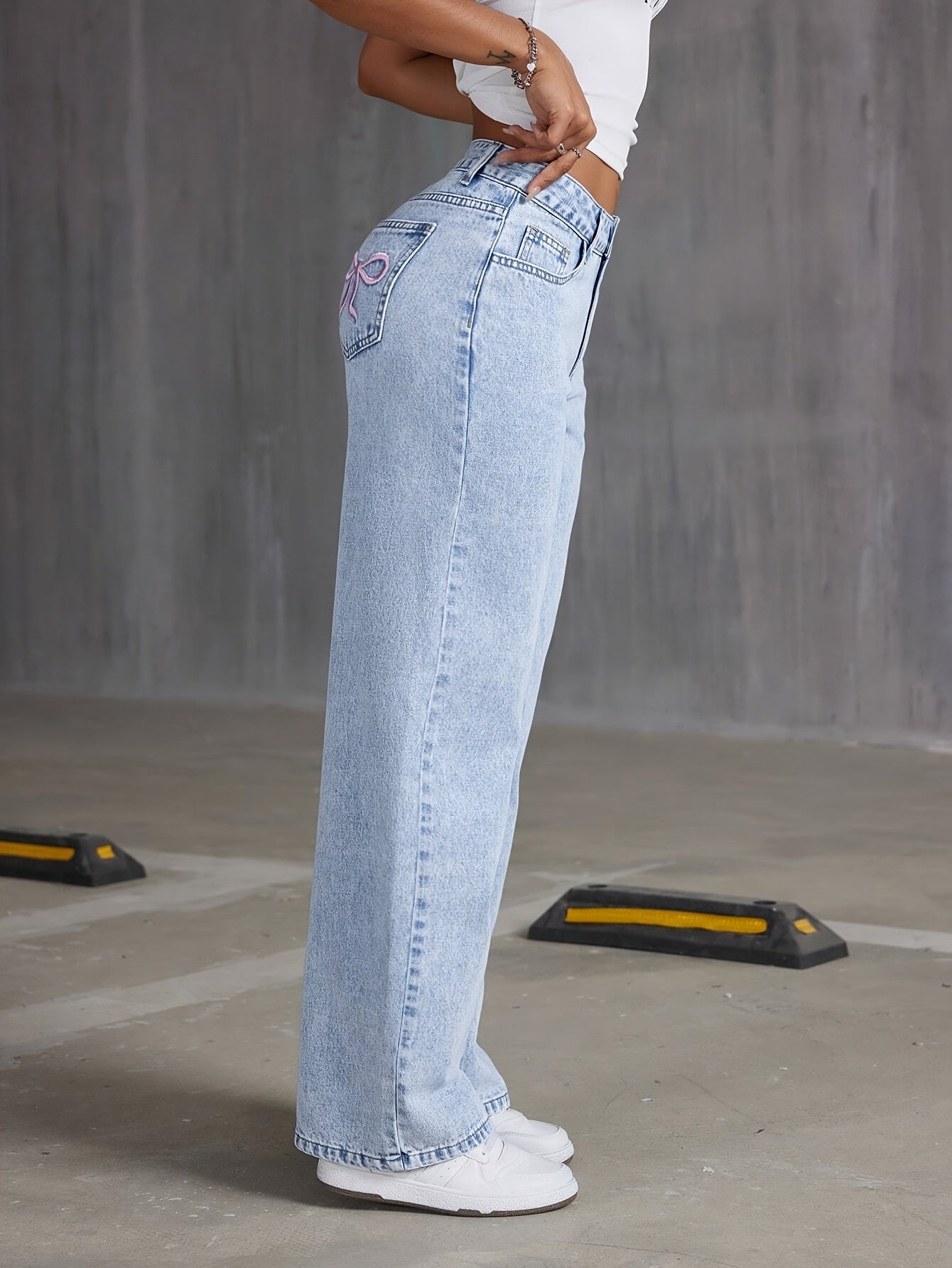 Retro High-Waisted Wide-Leg Denim – Light Wash Vintage Style Jeans