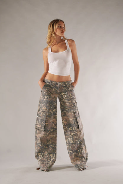 Unisex Camo Cargo Pants — Effortless Edge Style