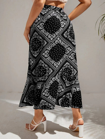 LioraSilhouette™ Skirt — Flattering Curves, Effortless Grace