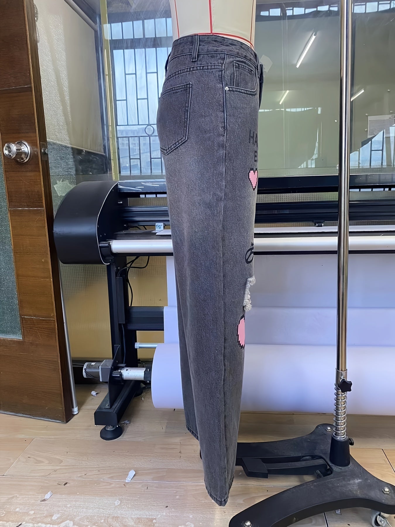 TrendFlex Jeans – High-Waist Wide-Leg Denim with Bold Graphic Prints