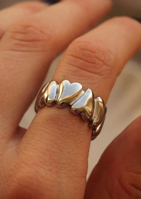 AlaraTwist™ Heart Ring — Effortless Elegance, Perfect Fit