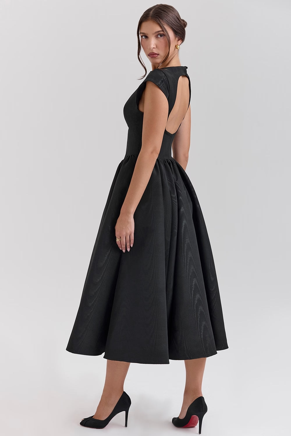 LioraLine Dress™ — Sculpted Fit, Timeless Ease