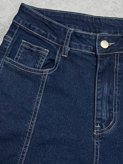 High-Waisted Flared Jeans – Medium Wash Denim with Leg-Lengthening Stitching