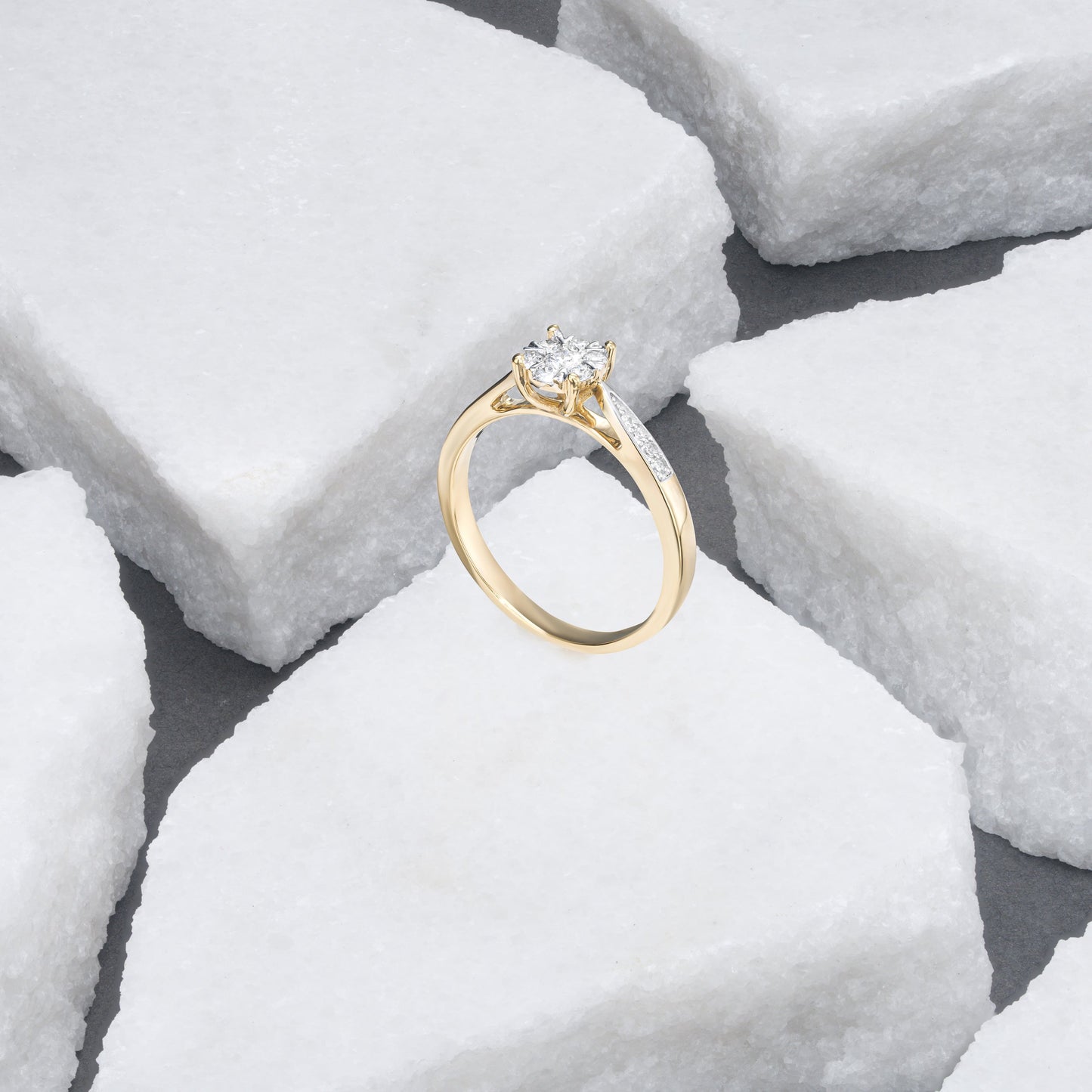 Lab-Grown Diamond Cluster Ring™ — Sustainable Sparkle, Effortless Glamour
